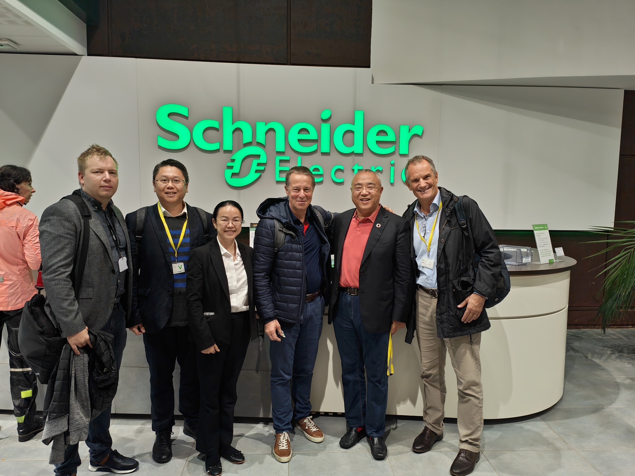 Leoch GLobal_Dr. Dong Li Attends 2024 Schneider Electric Global Supplier Day-3.jpg
